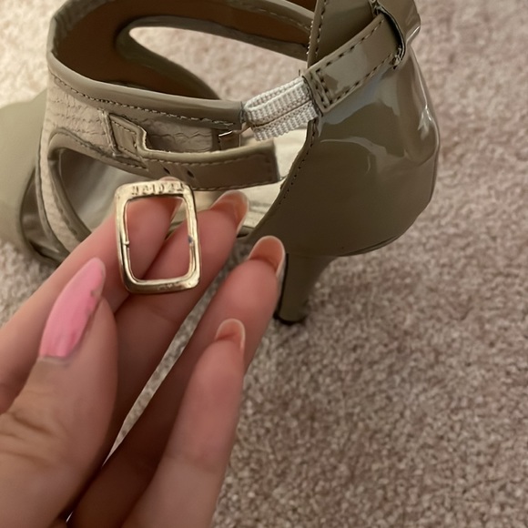 Beige 3 inch heels with cross straps - Picture 7 of 7